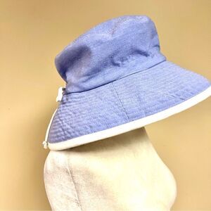 Wallaroo bucket hat.   Size S/M